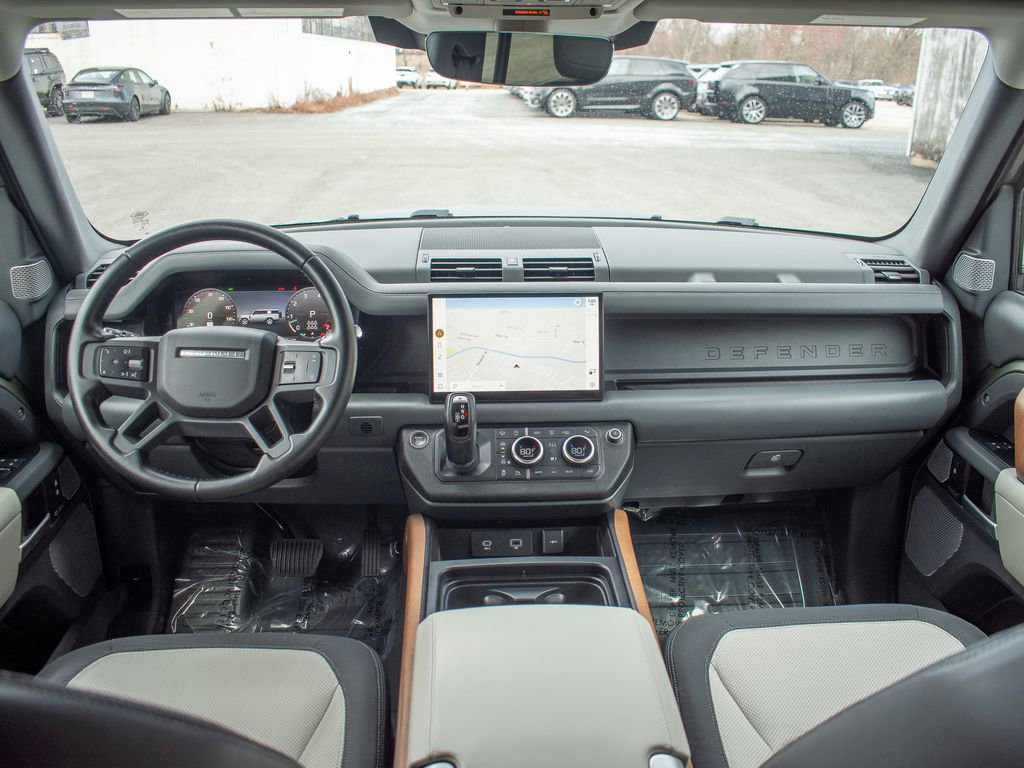 Used 2023 Land Rover Defender 130 X-Dynamic SE image 18