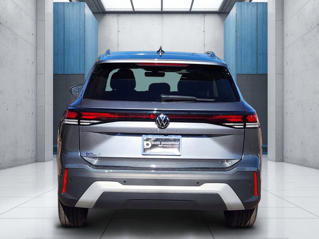 New 2025 Volkswagen Tiguan SE image 25