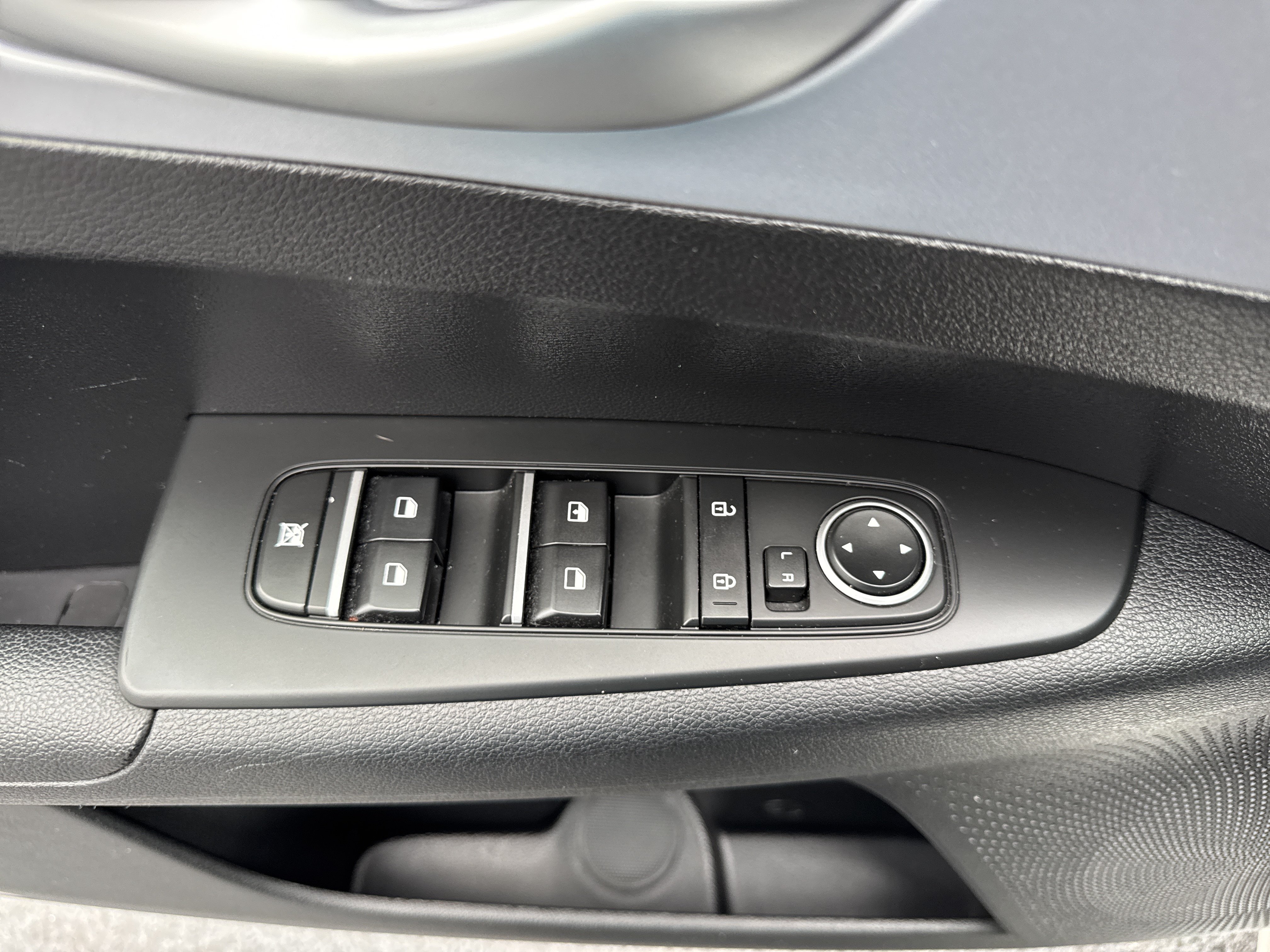 Used 2024 Kia Forte LXS FWD image 9
