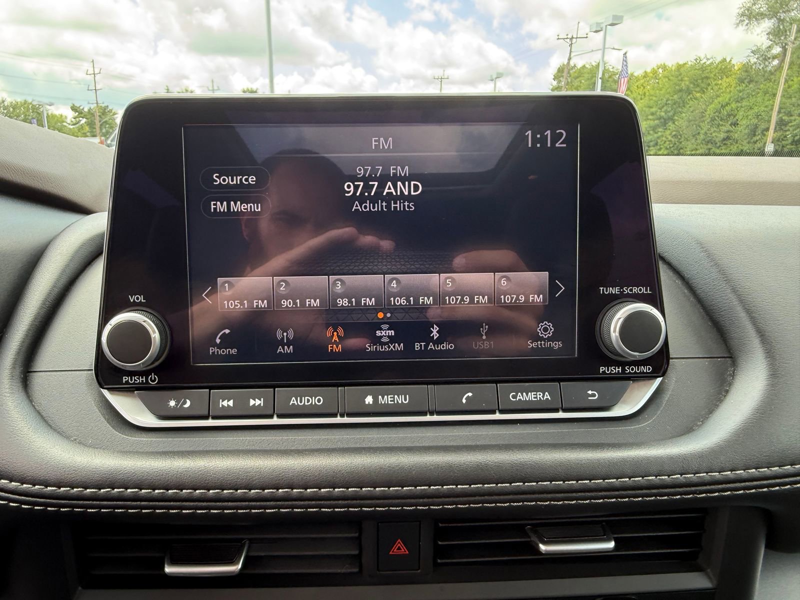 Used 2023 Nissan Rogue SV w/ SV Premium B Package image 13