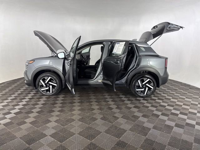 Used 2025 Nissan Kicks SV image 11