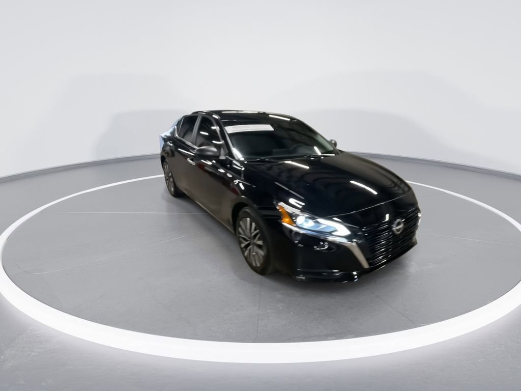Used 2024 Nissan Altima 2.5 SV image 2