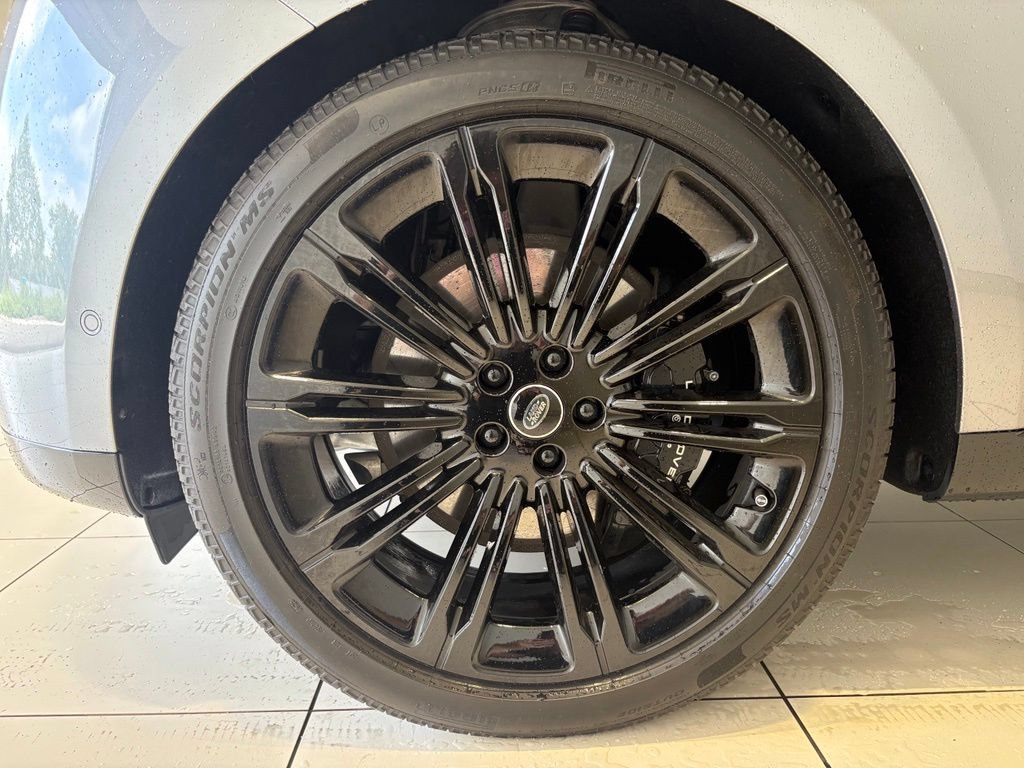 Used 2025 Land Rover Range Rover SE AWD/4WD image 10