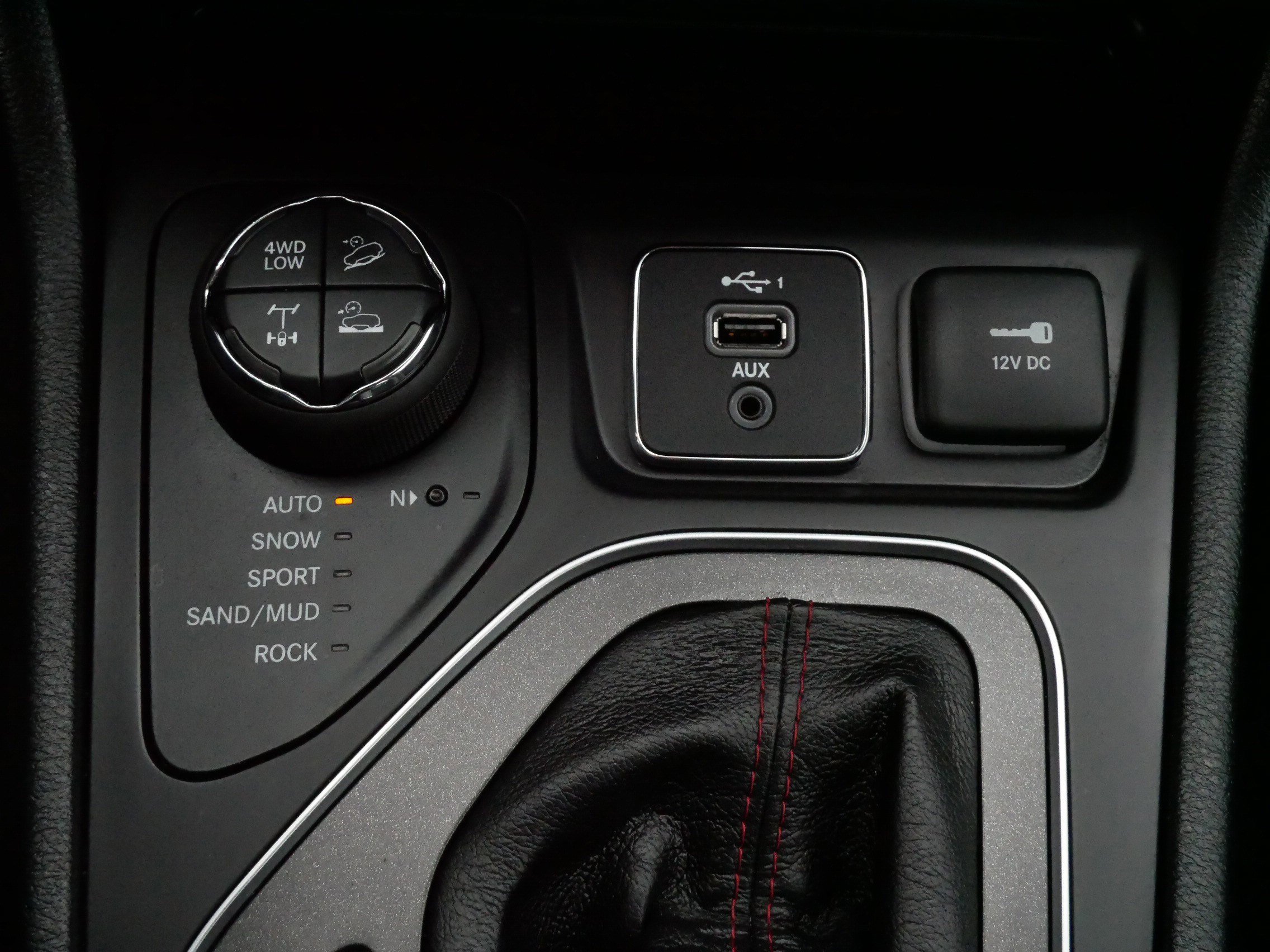 Used 2022 Jeep Cherokee Trailhawk w/ Technology Group B image 29