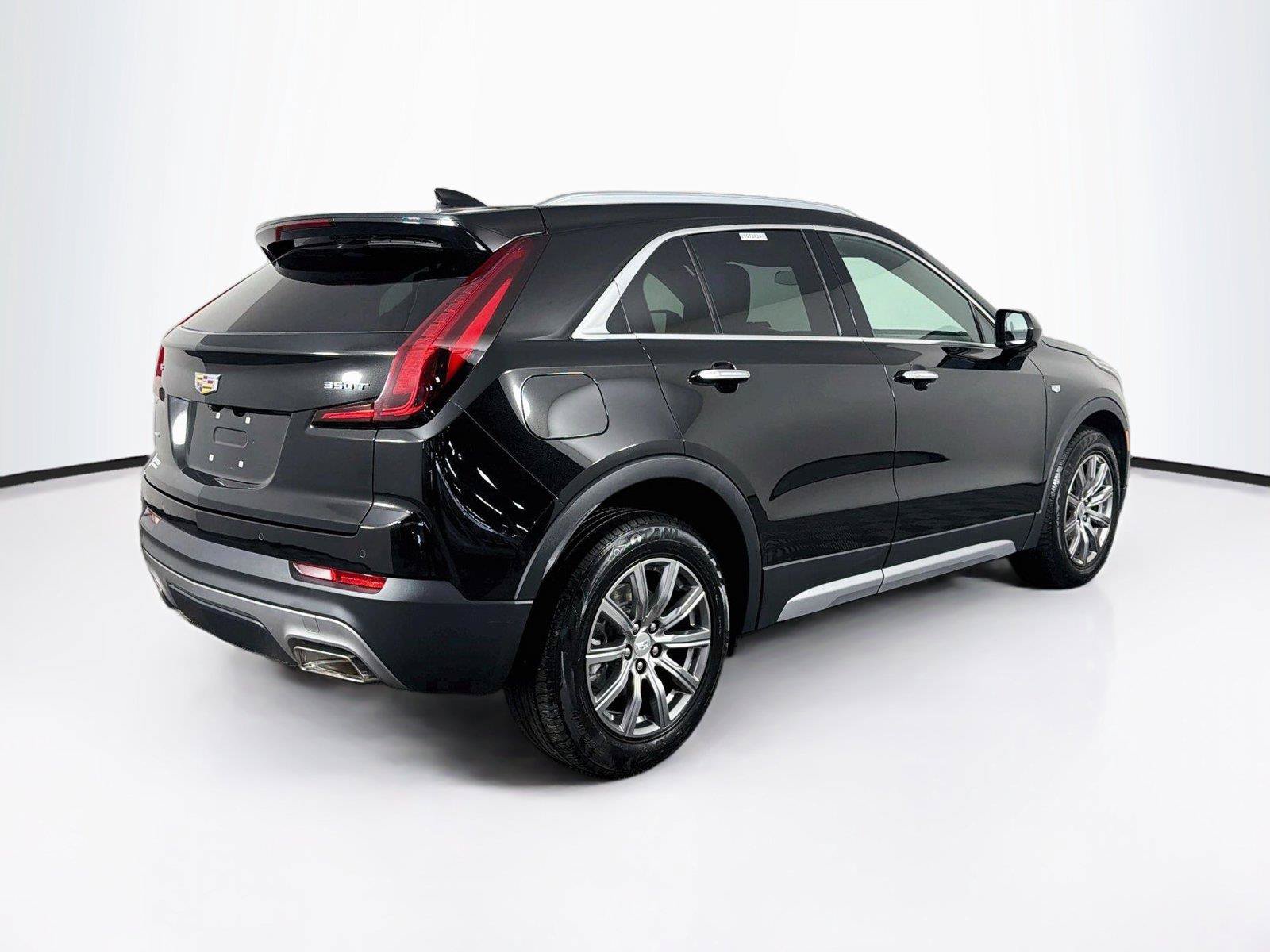 Used 2020 Cadillac XT4 Premium Luxury w/ Cold Weather Package AWD/4WD image 11