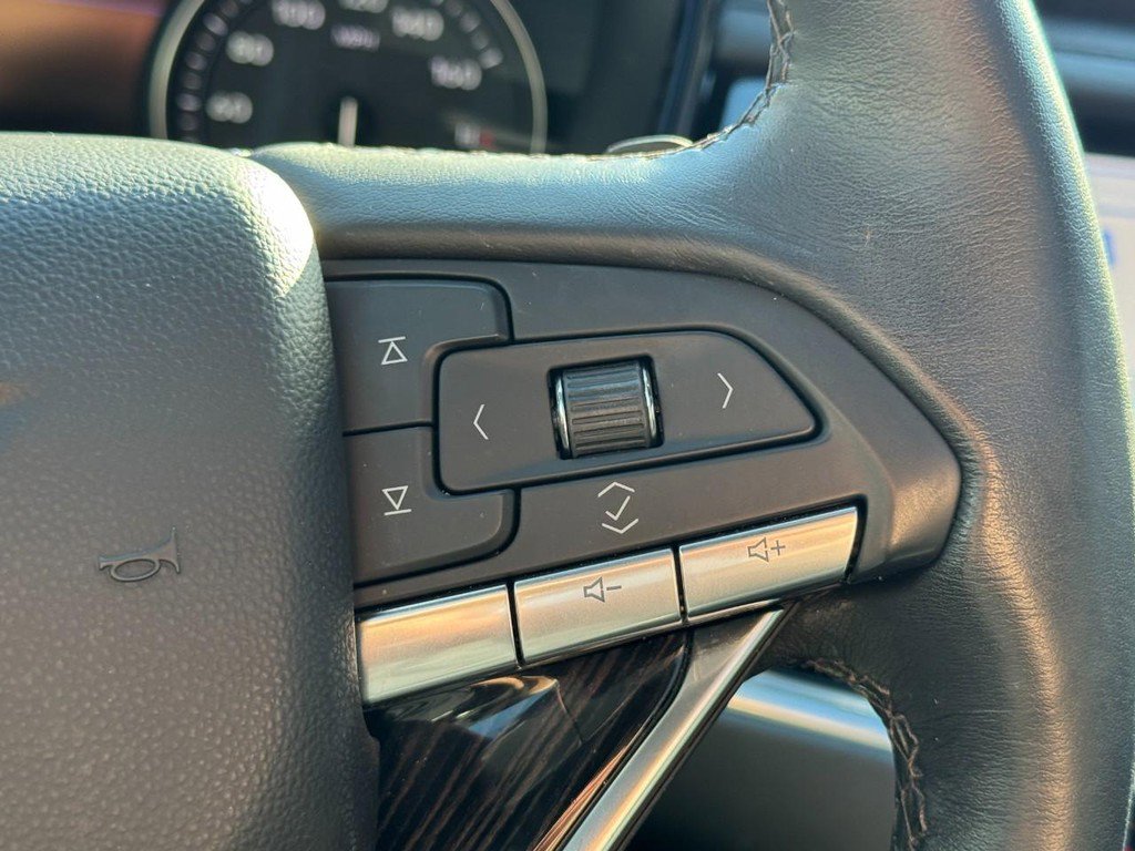 Used 2023 Cadillac XT6 Premium Luxury w/ Technology Package image 18