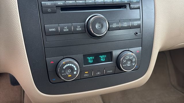 Used 2011 Buick Lucerne CXL FWD image 29