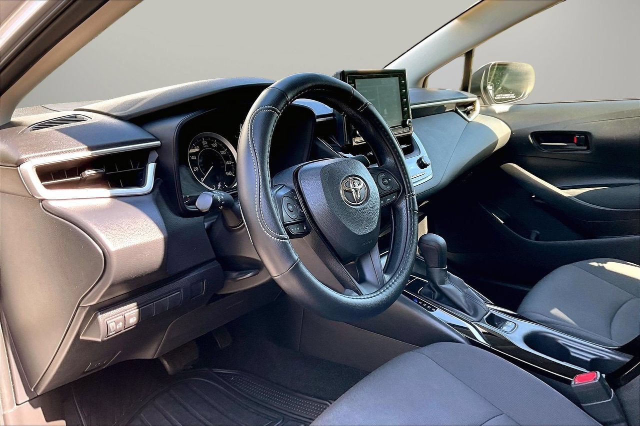 Used 2022 Toyota Corolla LE FWD image 17