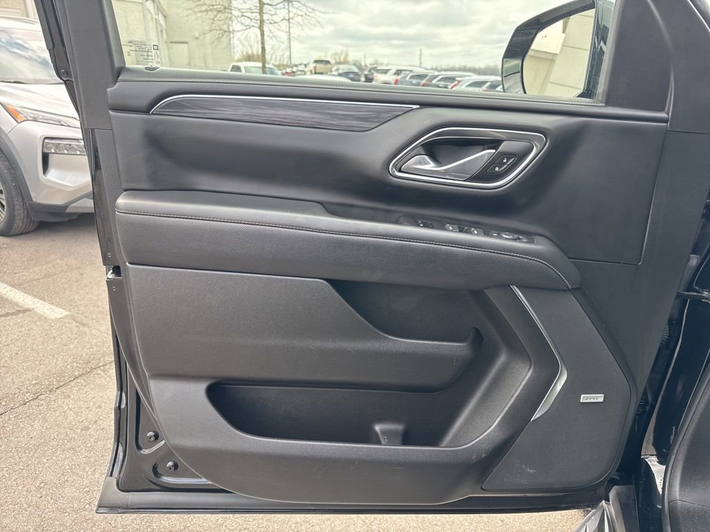 Used 2024 GMC Yukon XL SLT AWD/4WD image 10