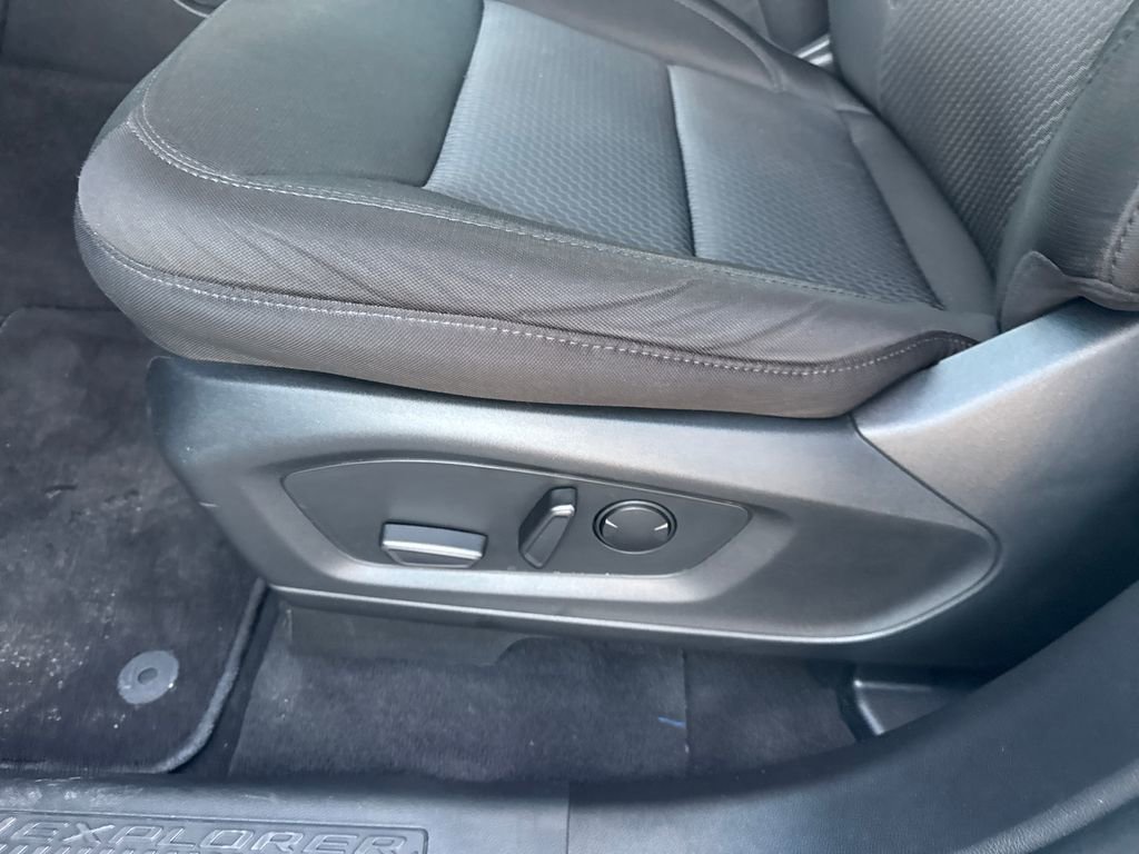 Used 2023 Ford Explorer XLT image 30