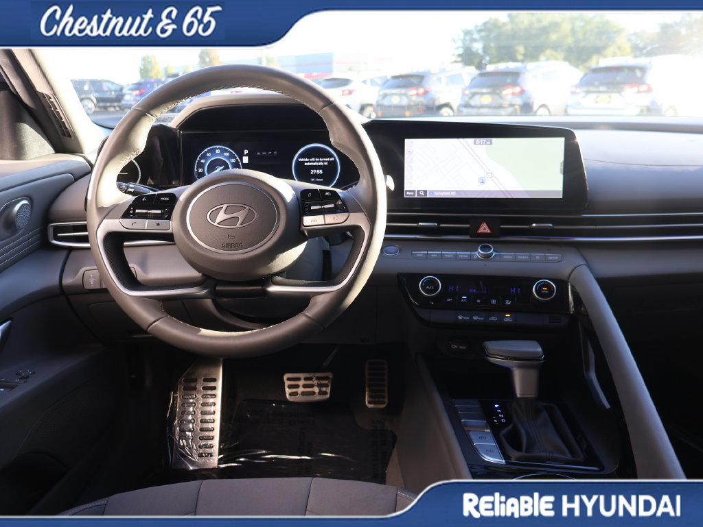 Certified 2025 Hyundai Elantra SEL FWD image 18