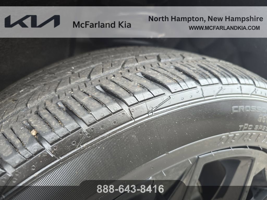 Used 2025 Chevrolet Traverse RS image 29