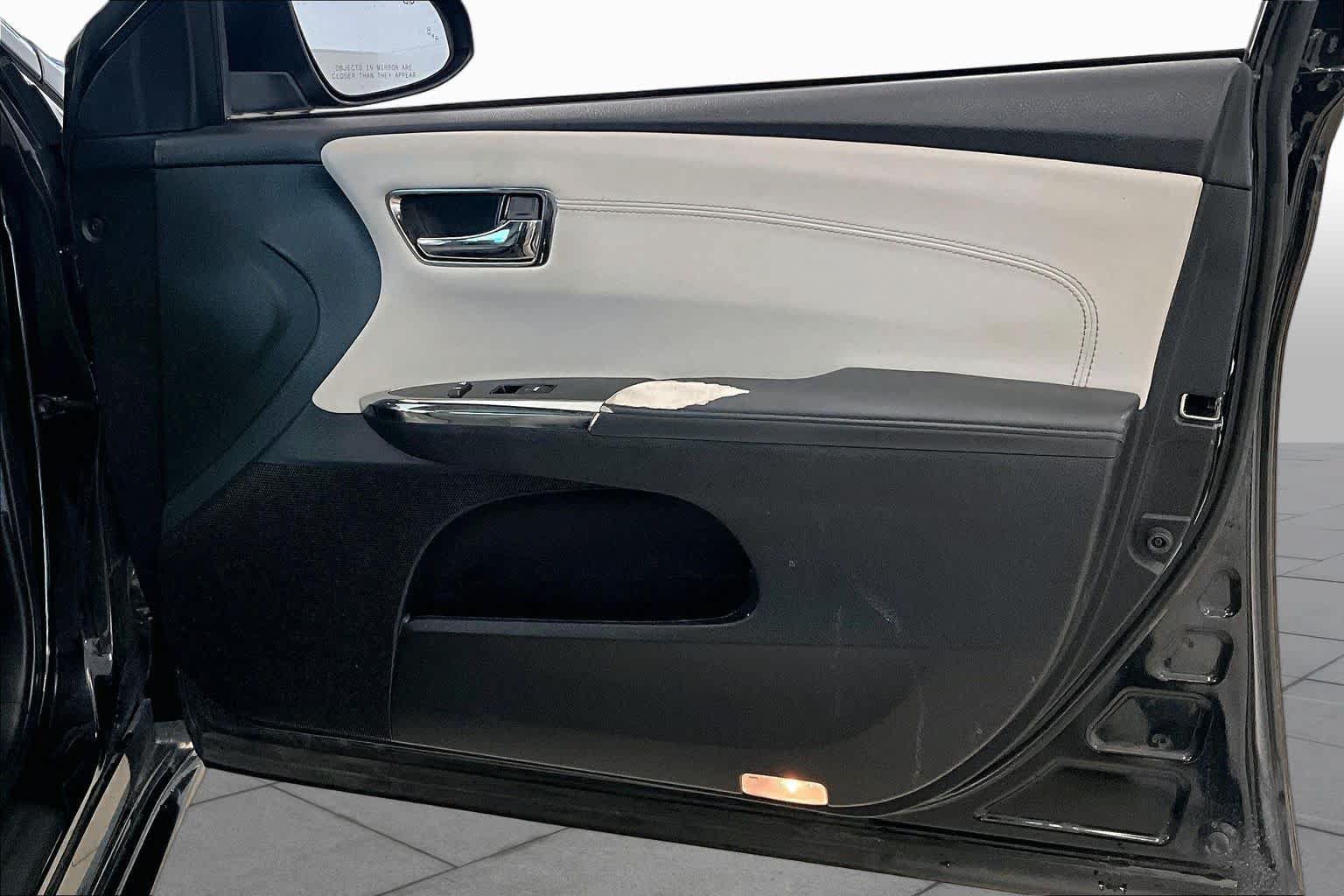 Used 2016 Toyota Avalon Touring FWD image 21