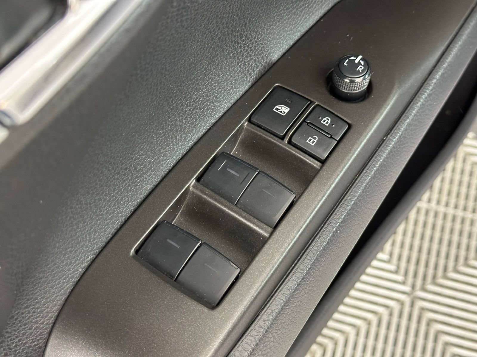 Used 2023 Toyota Camry SE FWD image 26
