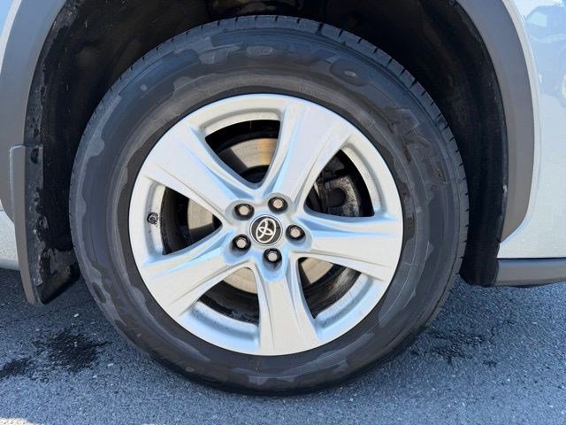 Used 2021 Toyota Highlander LE AWD/4WD image 22