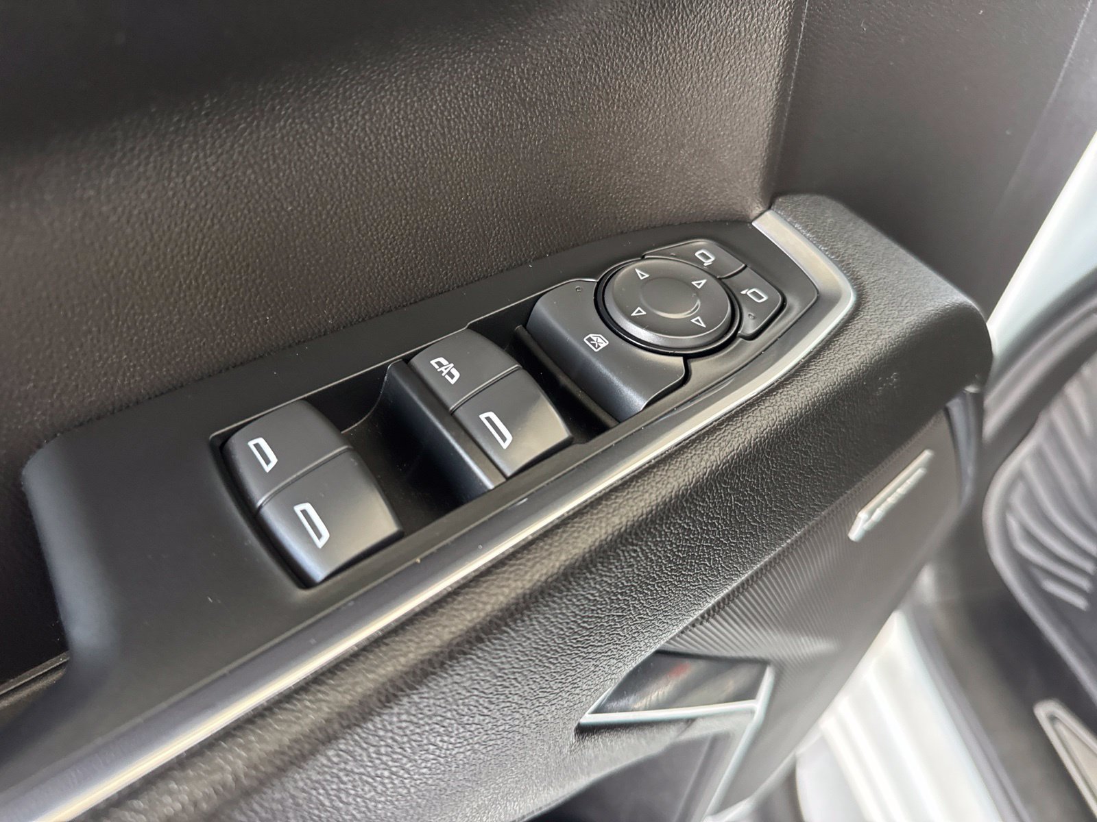 Used 2024 Chevrolet Silverado 1500 LT Trail Boss w/ Convenience Package II AWD/4WD image 20