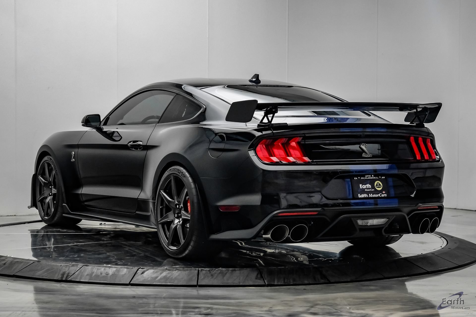 Used 2021 Ford Mustang Shelby GT500 w/ Carbon Fiber Track Pack RWD image 12
