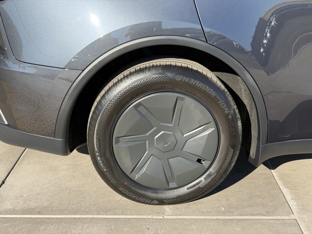 Used 2026 Tesla Model Y 2WD image 15