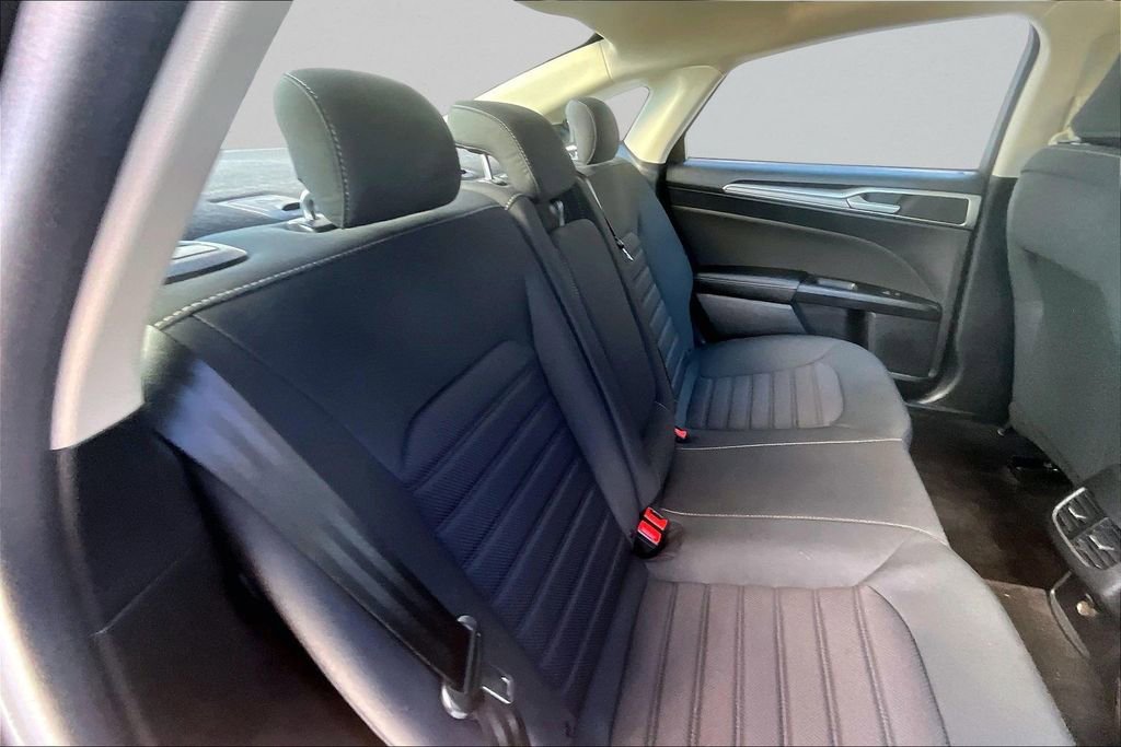 Used 2020 Ford Fusion SE image 24