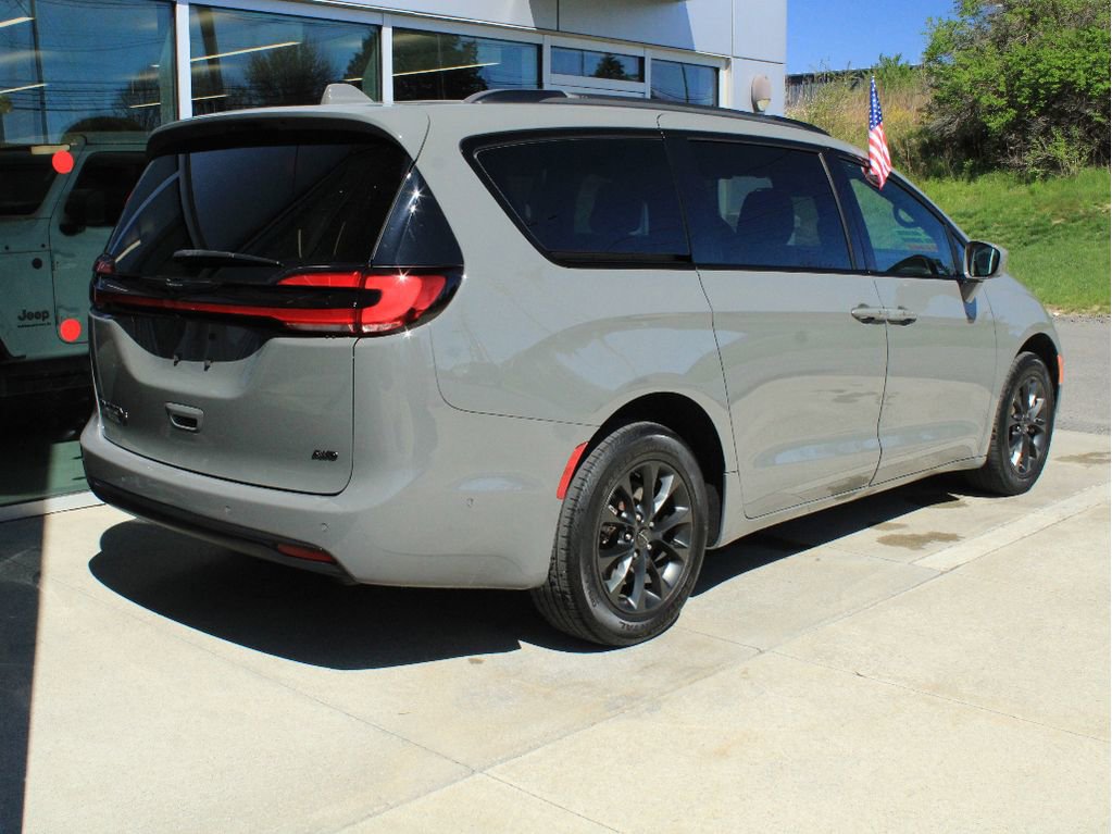Used 2021 Chrysler Pacifica Touring-L w/ Premium & Safety Sphere Group AWD/4WD image 8
