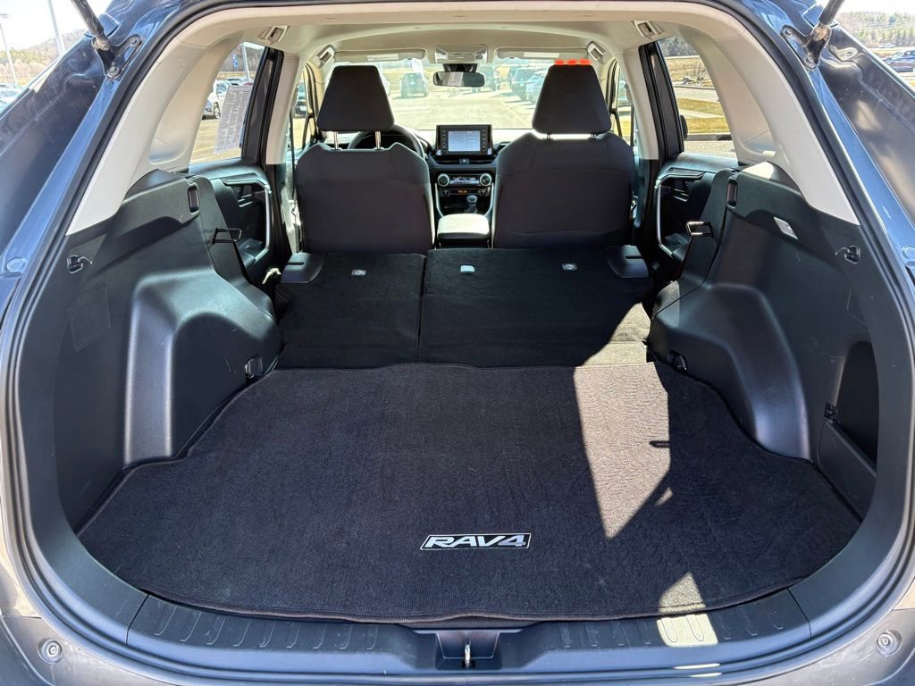 Used 2019 Toyota RAV4 LE w/ Carpet Mat Package image 7