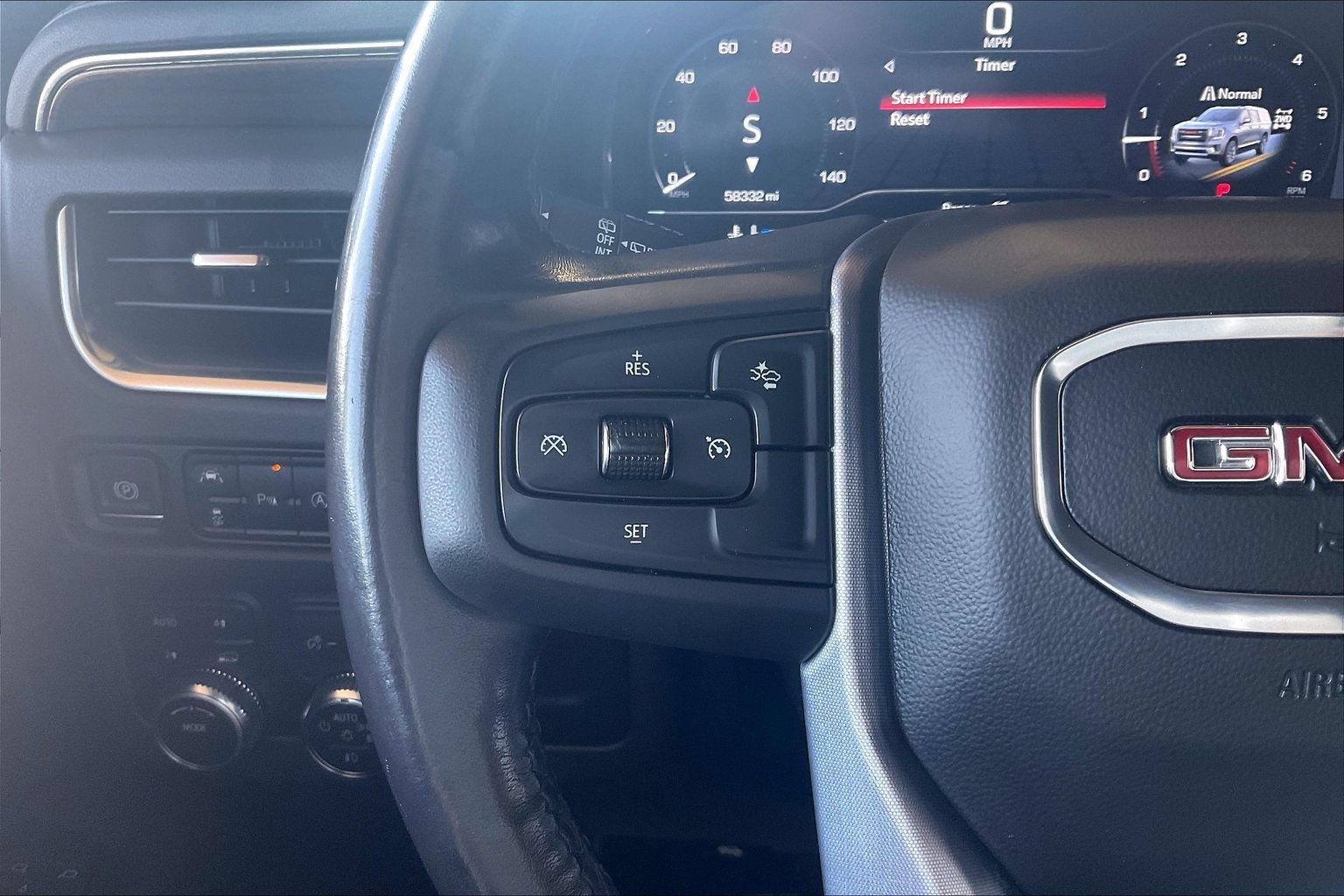 Used 2023 GMC Yukon XL SLE w/ Gmc Pro Safety Plus Package AWD/4WD image 10