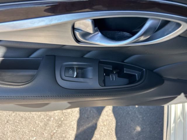 Used 2015 INFINITI Q70 L 3.7 AWD/4WD image 25