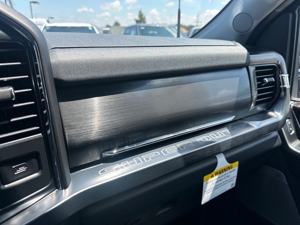 New 2025 Ford F250 Lariat w/ Chrome Package image 31