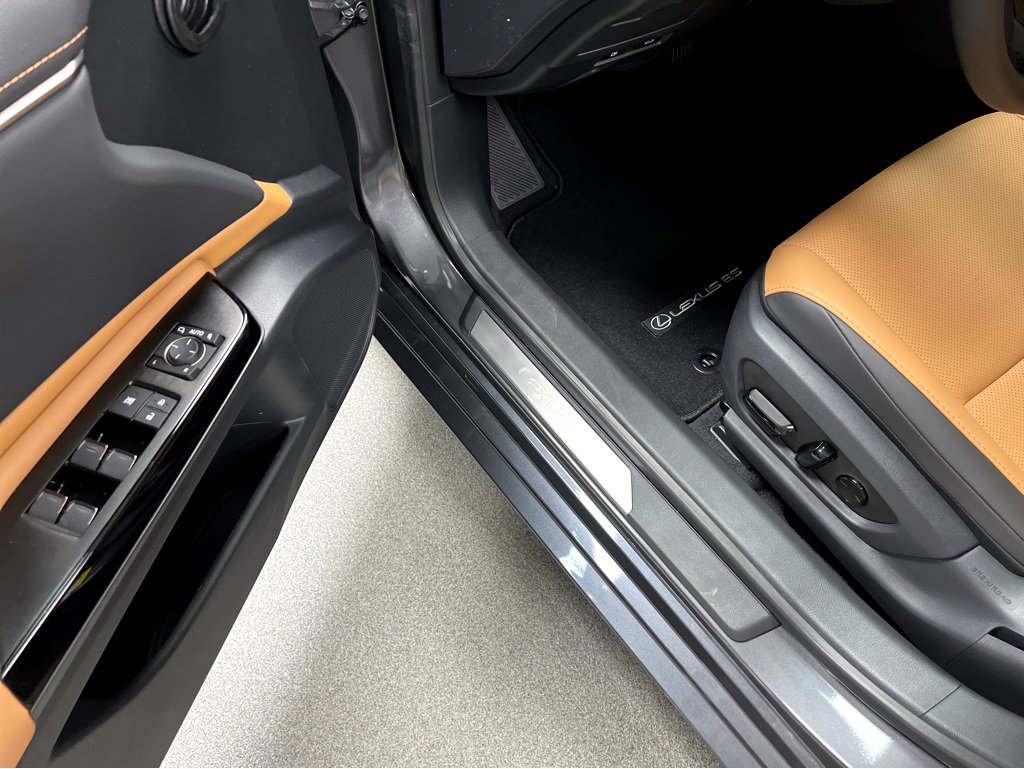 New 2025 Lexus ES 350 w/ Premium Package image 8