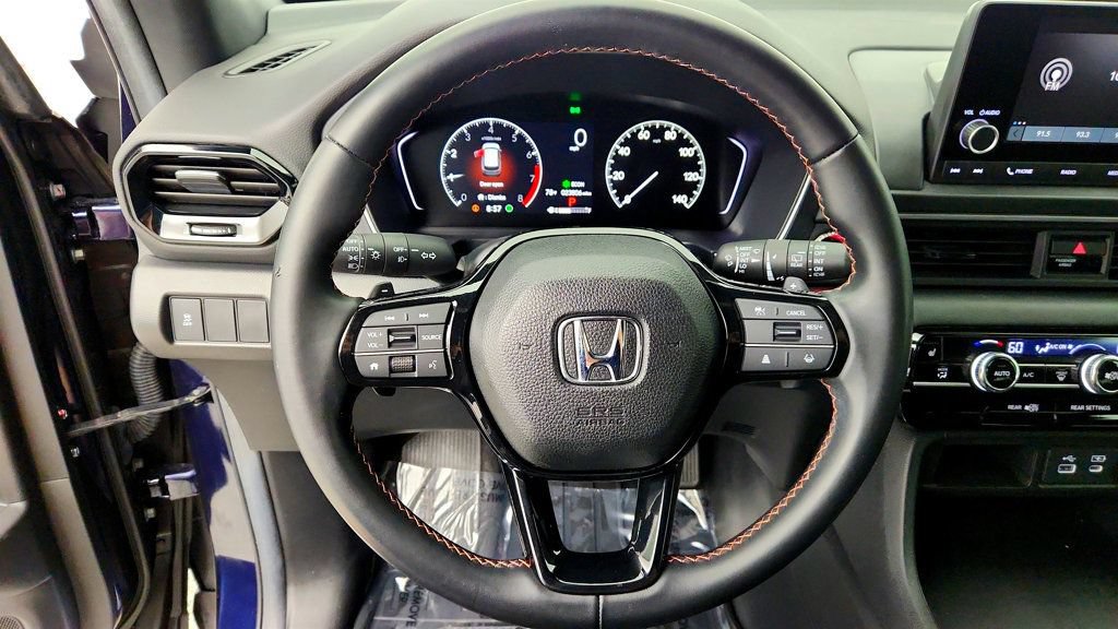 Used 2025 Honda Pilot Sport image 13