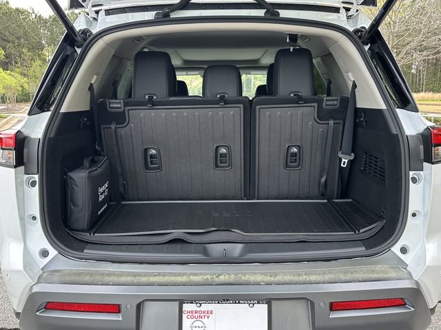 New 2026 Nissan Pathfinder Platinum w/ Cargo Package FWD image 14