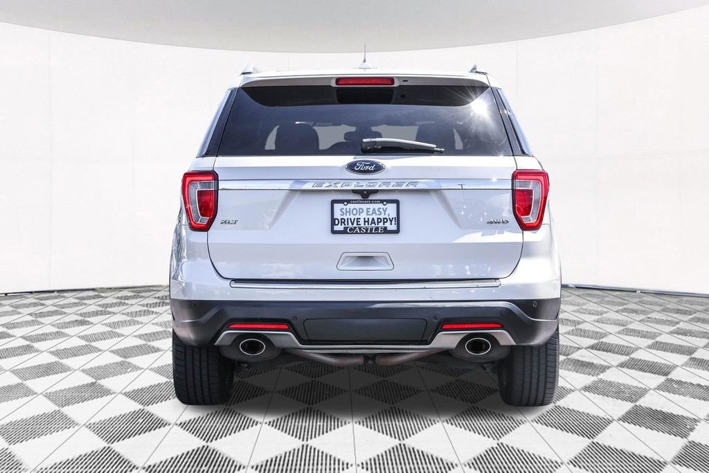 Used 2018 Ford Explorer XLT w/ Equipment Group 202A AWD/4WD image 17