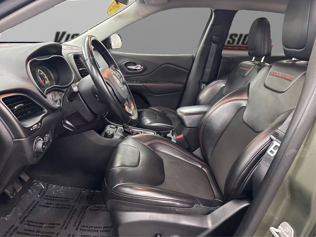 Used 2020 Jeep Cherokee Trailhawk image 9
