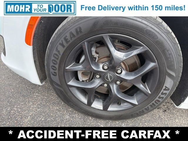 Used 2020 Chrysler Pacifica Limited w/ S Appearance Package image 9