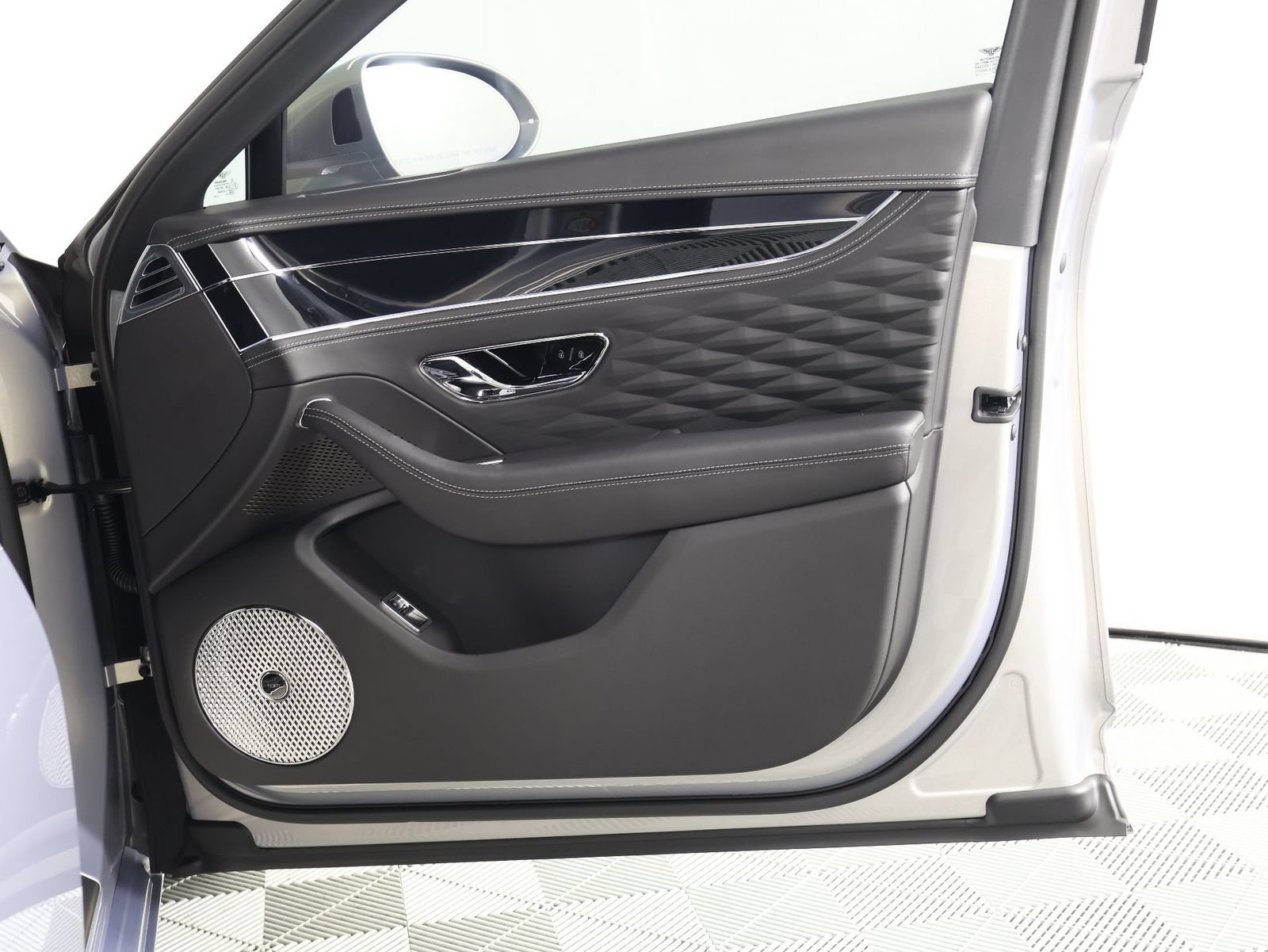 Certified 2020 Bentley Flying Spur W12 AWD/4WD image 28