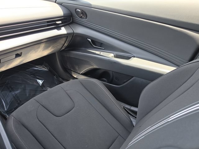 Used 2025 Hyundai Elantra Sport FWD image 17