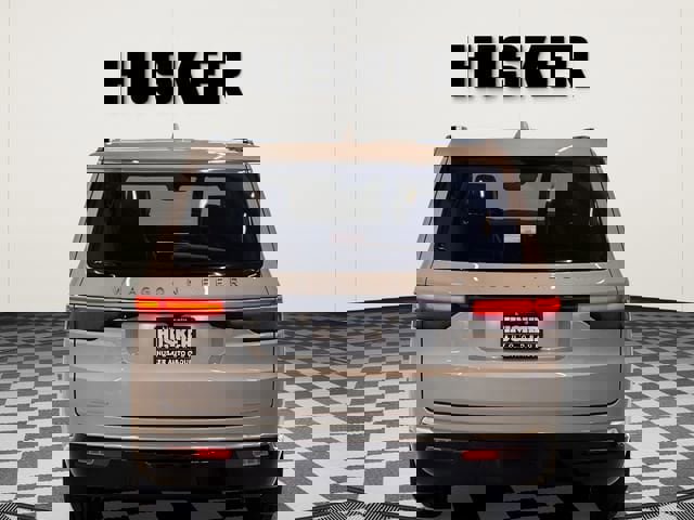 Used 2023 Jeep Wagoneer Series II w/ Flexible Seating Group image 6