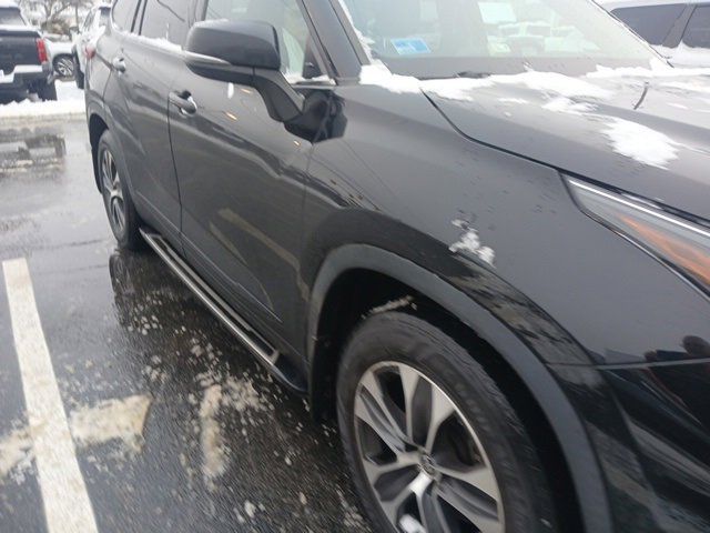 Used 2021 Toyota Highlander XLE image 1