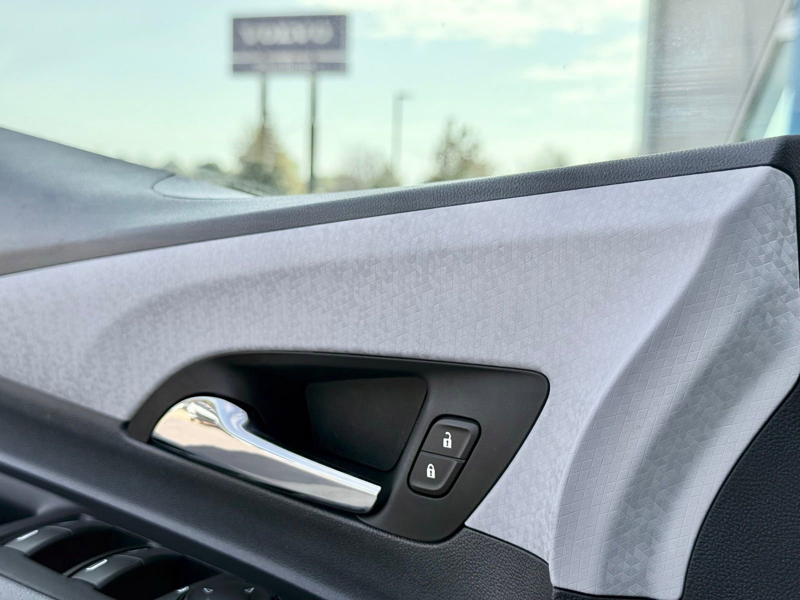 Used 2018 Chevrolet Bolt LT FWD image 20