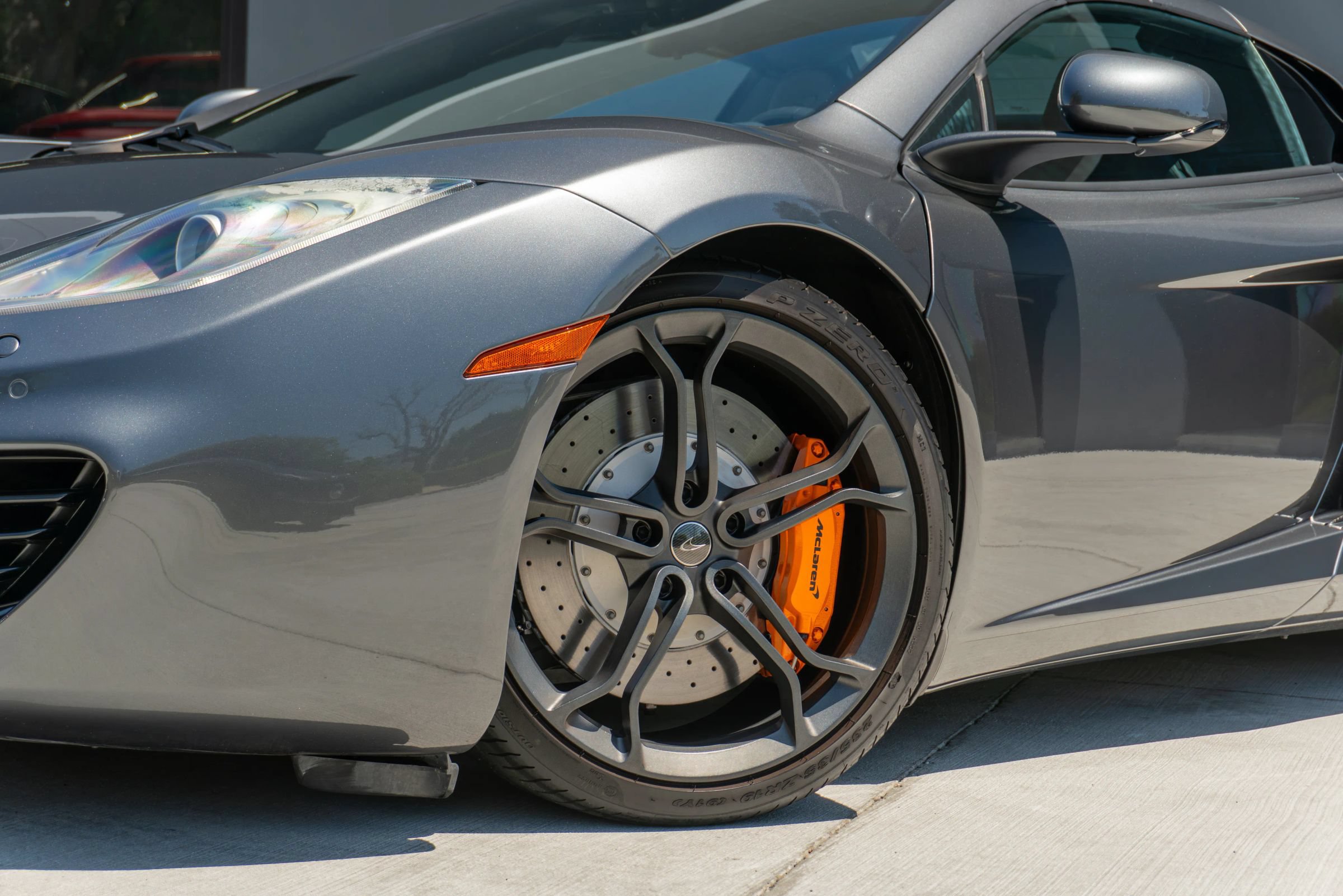 Used 2014 McLaren MP4-12C Spider RWD image 29