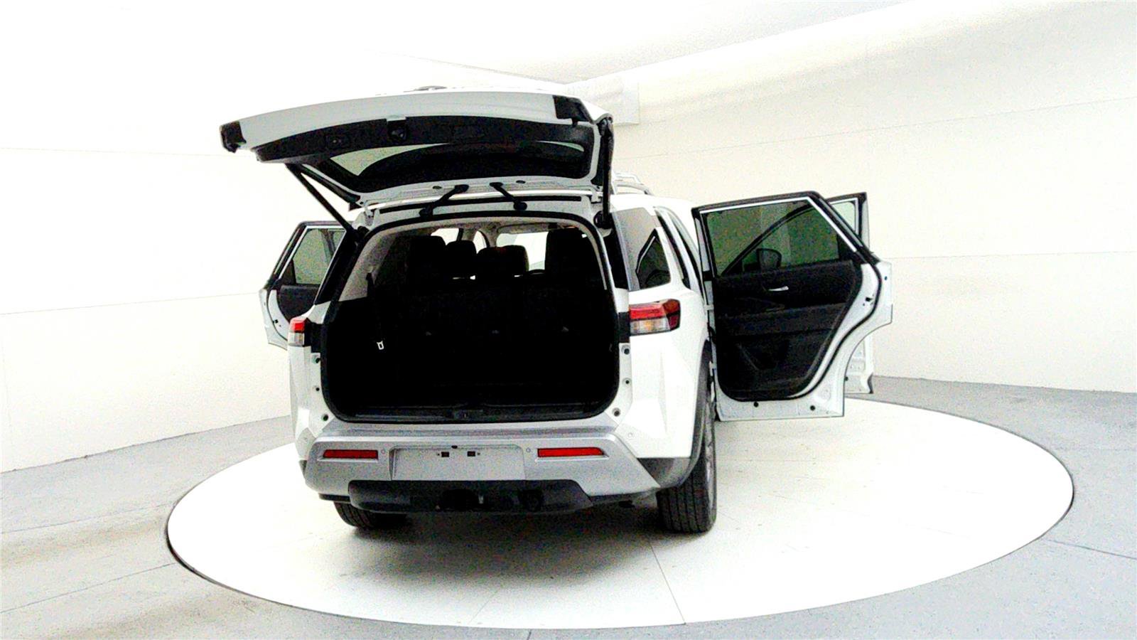 Used 2023 Nissan Pathfinder SL w/ SL Premium Package image 11