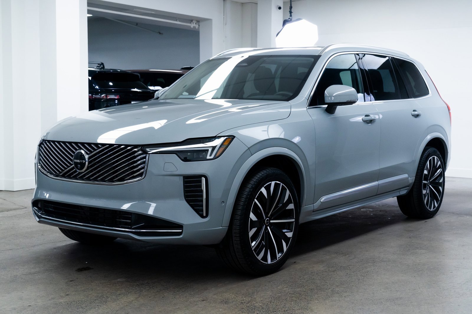 Used 2025 Volvo XC90 B6 Plus image 3