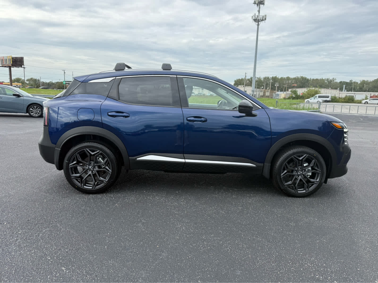 Used 2026 Nissan Kicks SR w/ Cold Weather Package AWD/4WD image 9