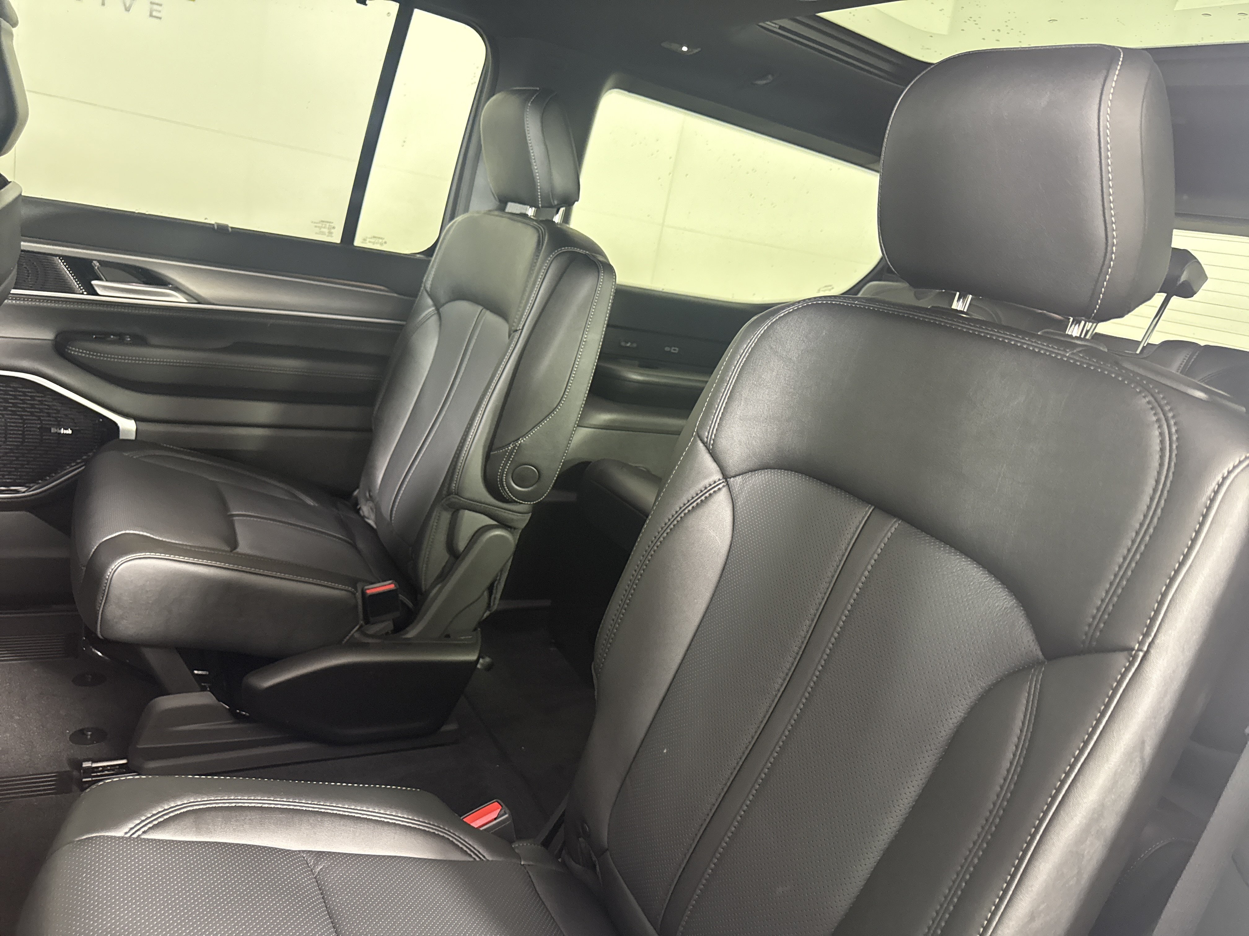 New 2026 Jeep Grand Wagoneer Limited AWD/4WD image 13