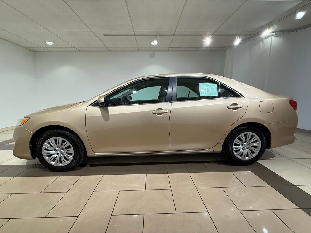 Used 2012 Toyota Camry LE image 2