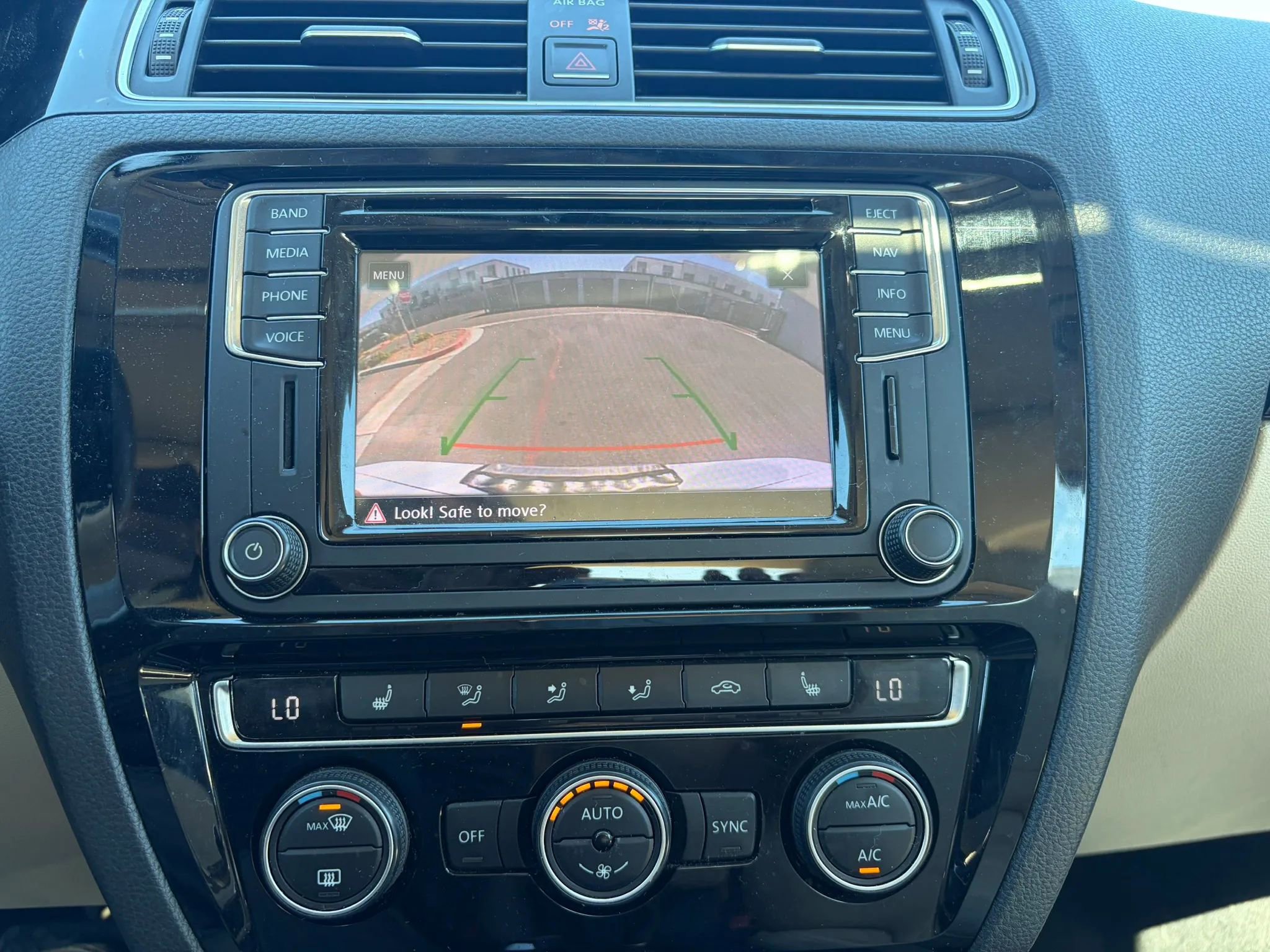 Used 2017 Volkswagen Jetta SEL image 16