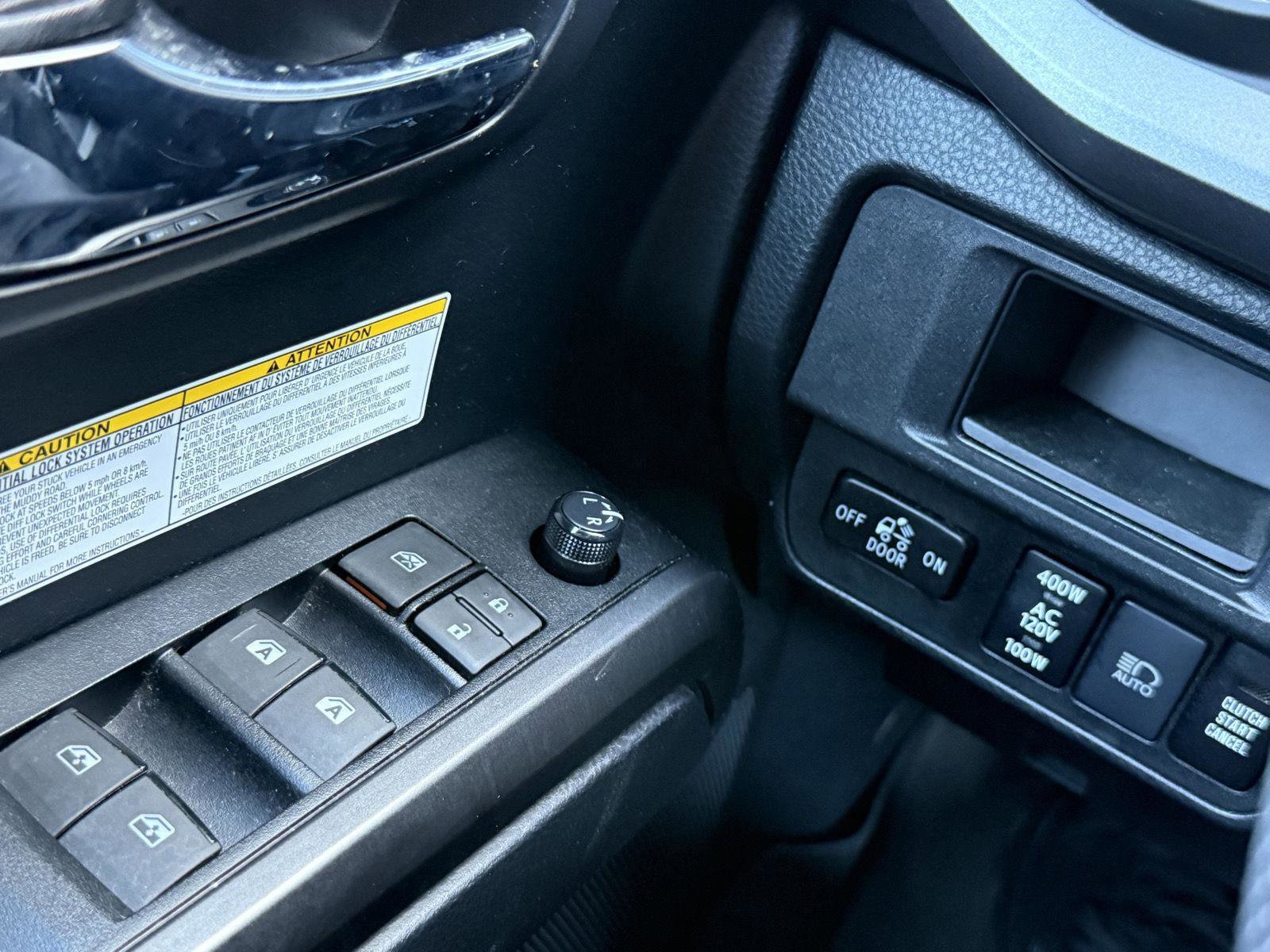 Used 2019 Toyota Tacoma TRD Off-Road w/ Technology Package AWD/4WD image 9