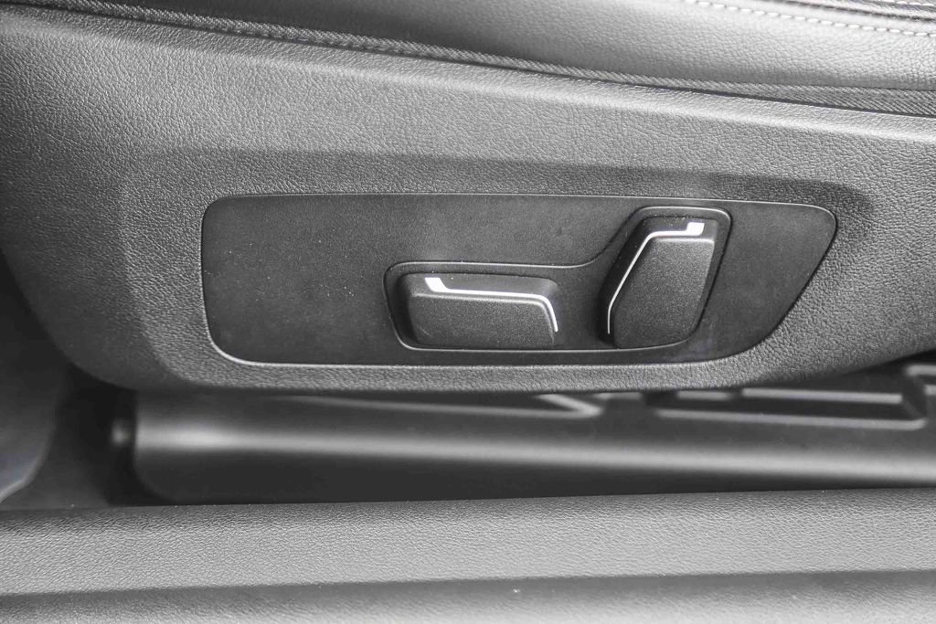 Used 2024 BMW 230i Coupe w/ Premium Package RWD image 19