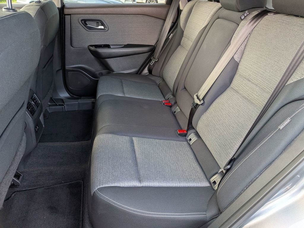 Used 2022 Nissan Rogue SV FWD image 25