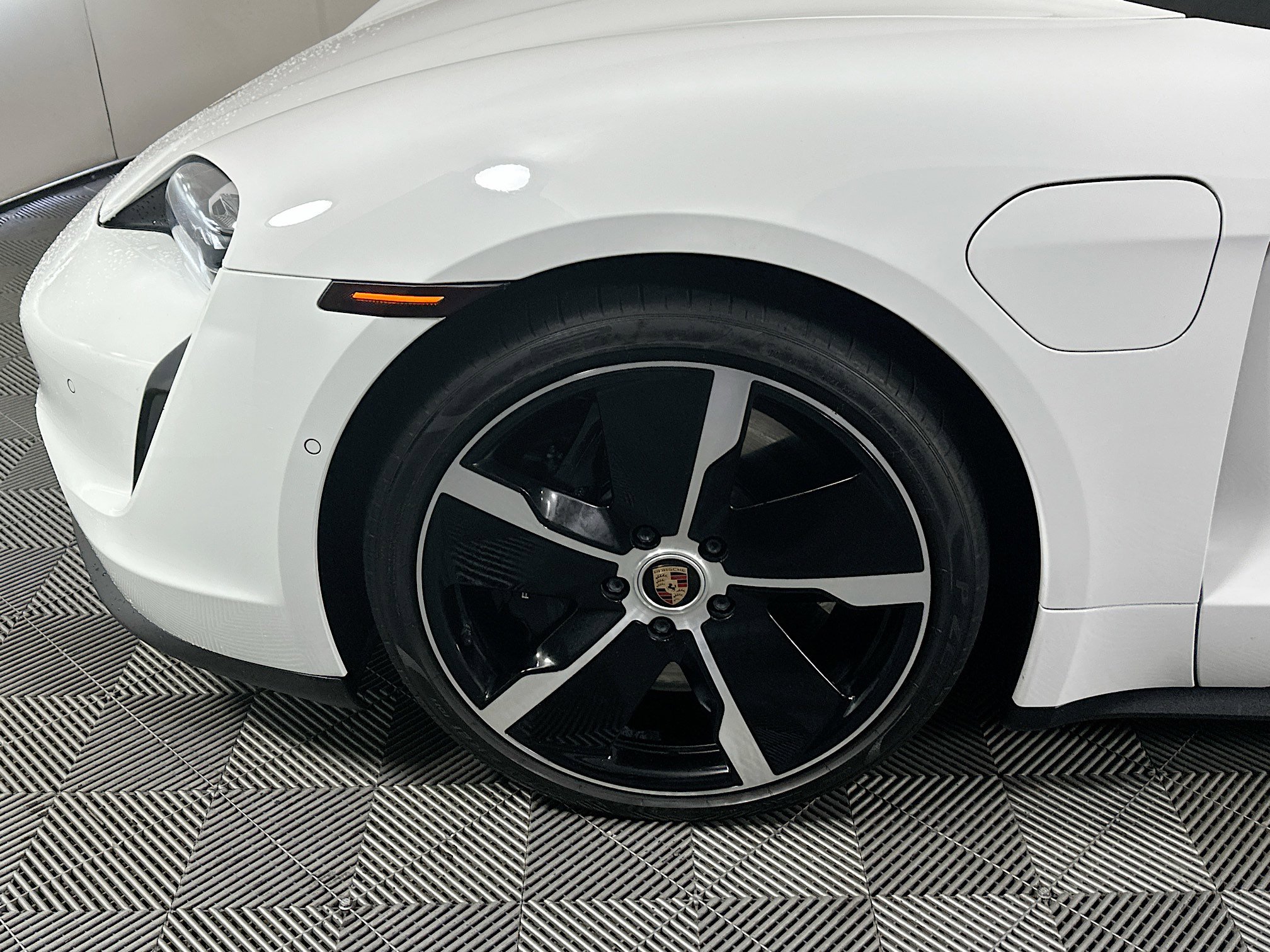 Used 2020 Porsche Taycan 4S AWD/4WD image 11